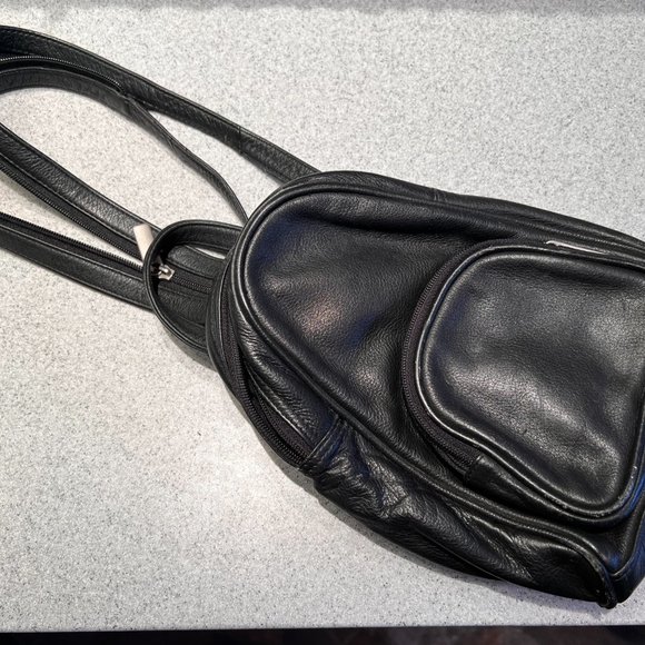 SMALL LEATHER BAG * BLACK BACKPACK STYLE BAG *